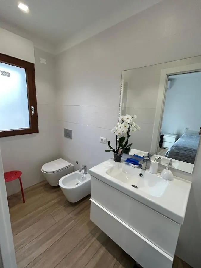 Central Modern Apartment Бари Италия