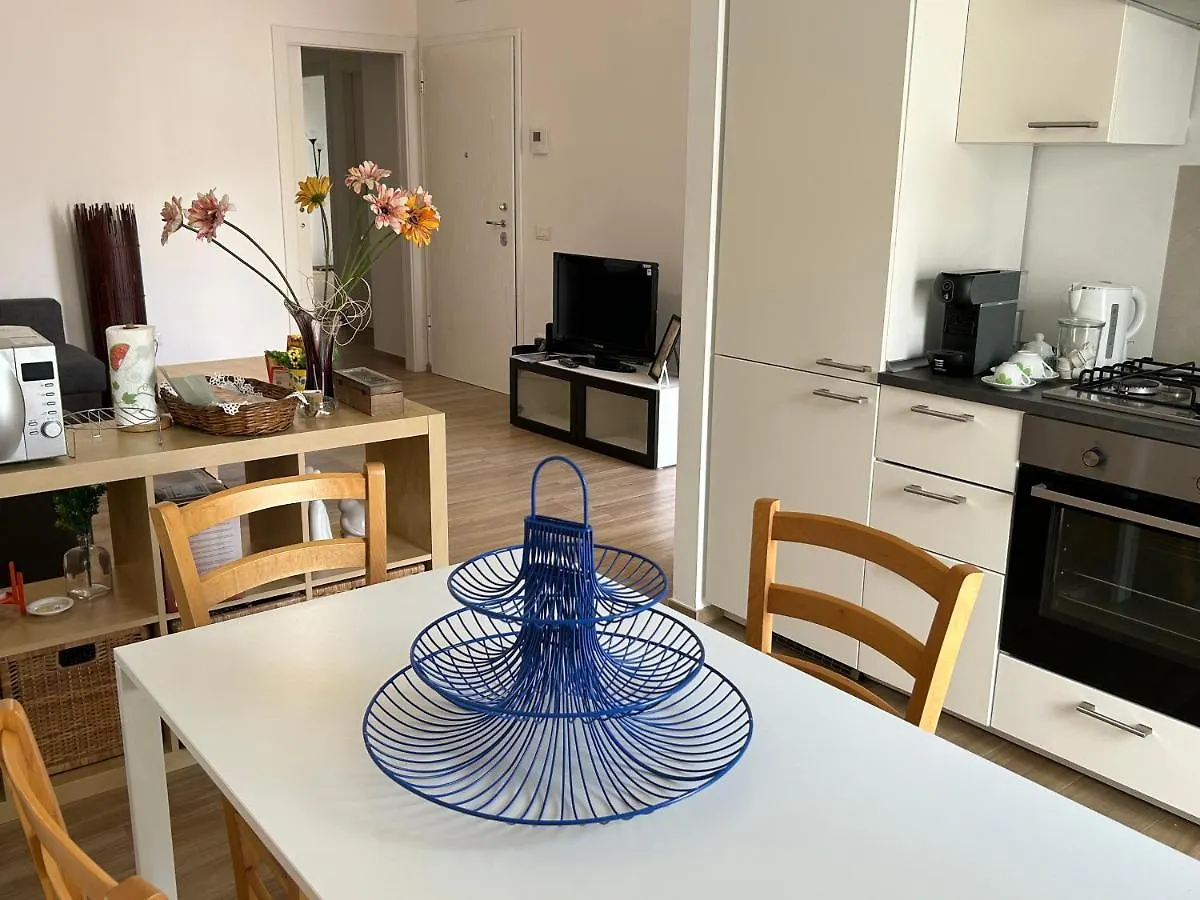 Central Modern Apartment Бари