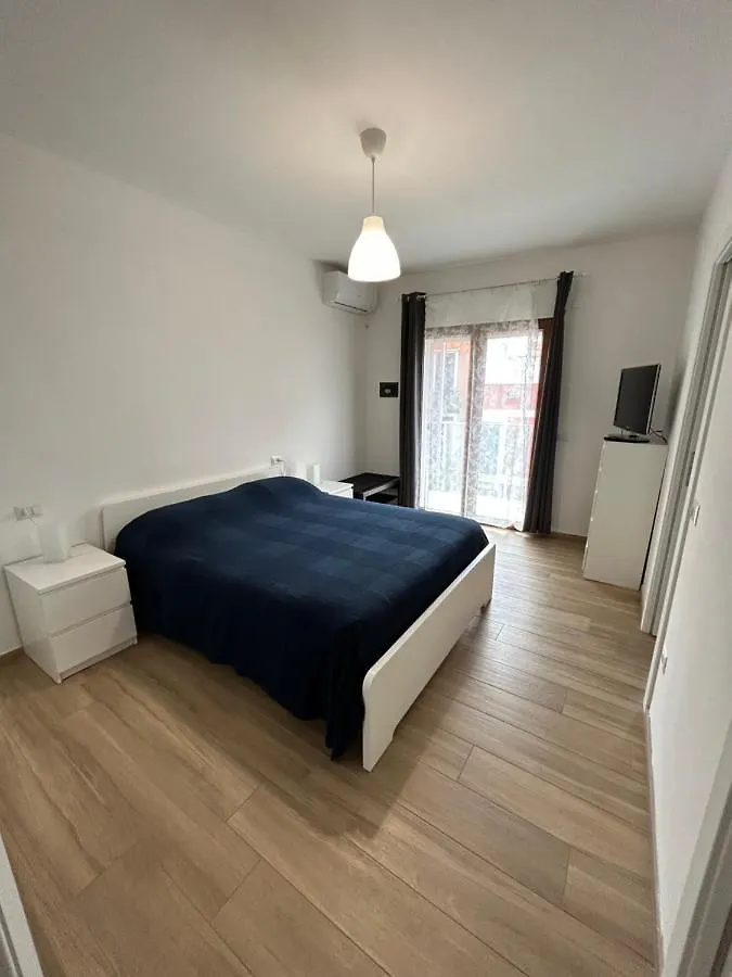 Central Modern Apartment Бари