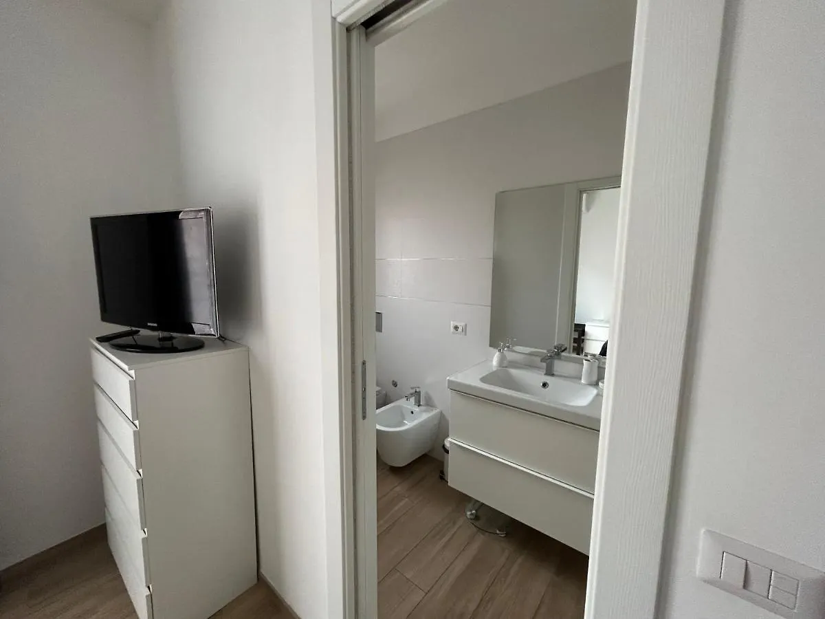 Central Modern Apartment Бари