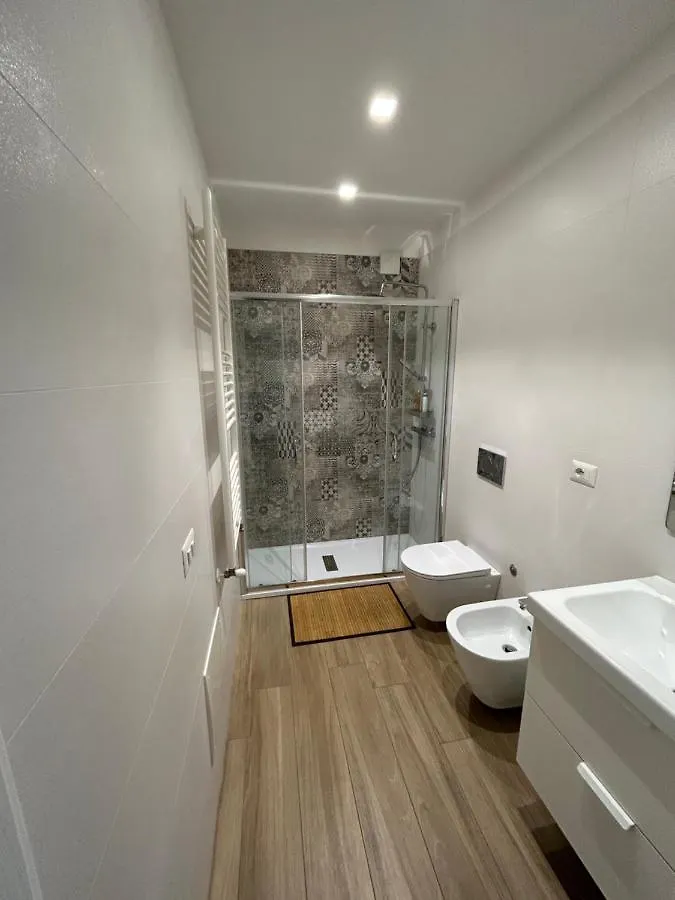 Central Modern Apartment Бари Италия
